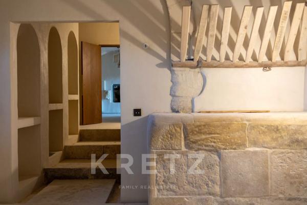 ALPILLES- DOMAINE D' EXCEPTION - MONUMENT REMARQUABLE DU 17 ème - 1400 M2- 7 HECTARES -