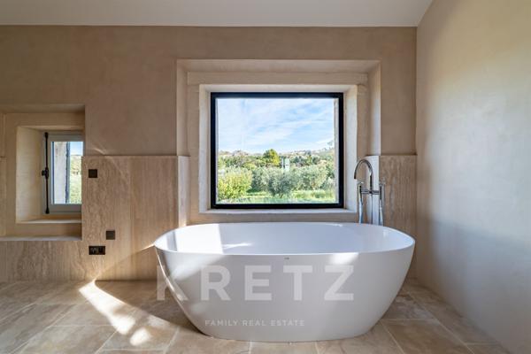 ALPILLES- DOMAINE D' EXCEPTION - MONUMENT REMARQUABLE DU 17 ème - 1400 M2- 7 HECTARES -