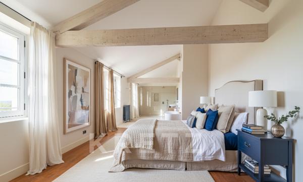 ALPILLES- DOMAINE D' EXCEPTION - MONUMENT REMARQUABLE DU 17 ème - 1400 M2- 7 HECTARES -