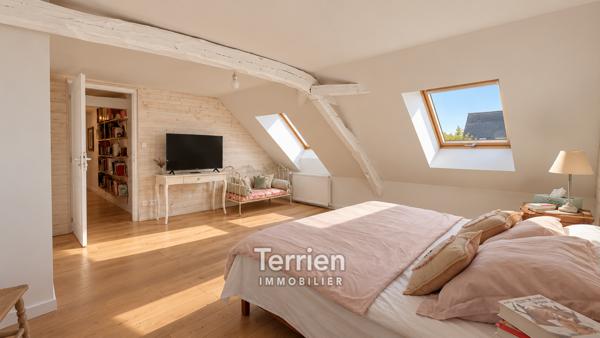 MAISON BOURGEOISE XIXème siècle avec 5 Chambres Sarrigné (49800)