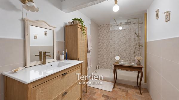 MAISON BOURGEOISE XIXème siècle avec 5 Chambres Sarrigné (49800)