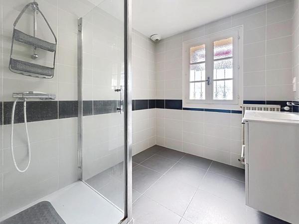 Maison de ville 170 m² à Casteljaloux – Garage, cour, 4 chambres