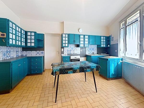 Maison de ville 170 m² à Casteljaloux – Garage, cour, 4 chambres