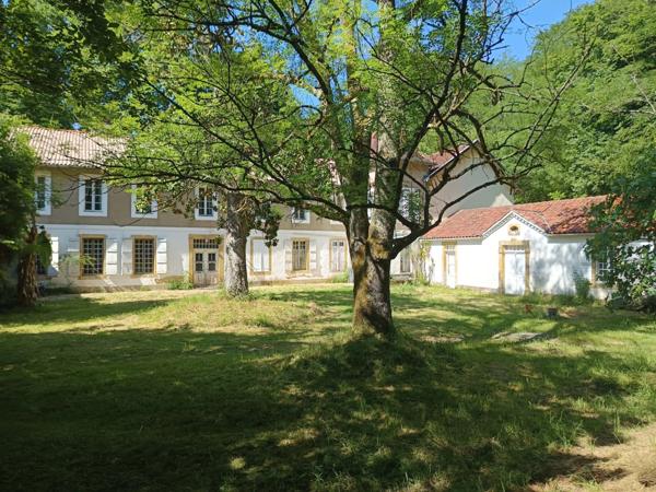 DEMEURE DE CHARME DANS UN CADRE BOCCOLIQUE