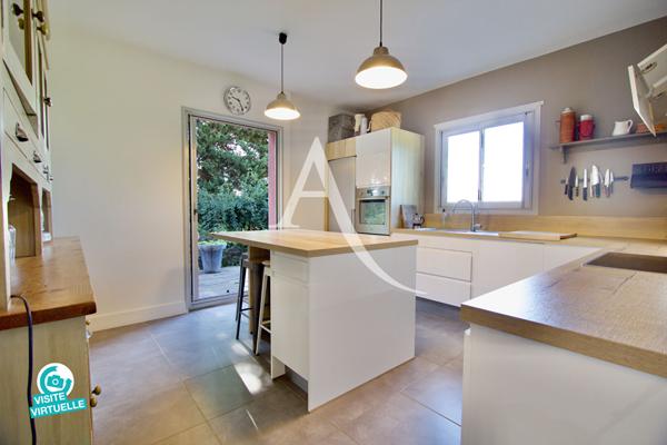 LATTES / MAURIN - MAISON INDÉPENDANTE - T5 DE 138 M² - TERRAIN 10 000 M² - PISCINE - CALME ABSOLU - VIGNES - SOUS-SOL INTÉGRAL