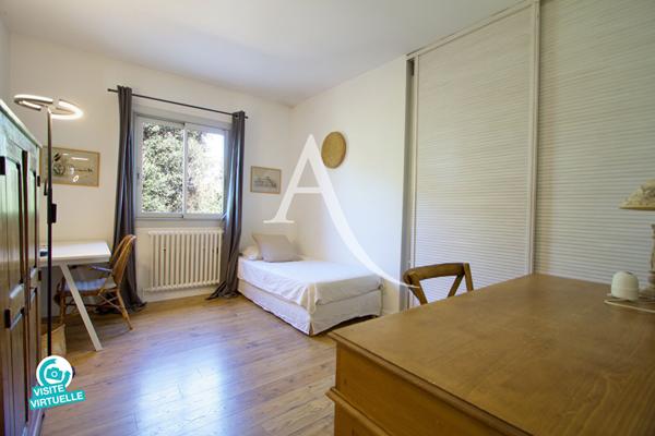 LATTES / MAURIN - MAISON INDÉPENDANTE - T5 DE 138 M² - TERRAIN 10 000 M² - PISCINE - CALME ABSOLU - VIGNES - SOUS-SOL INTÉGRAL