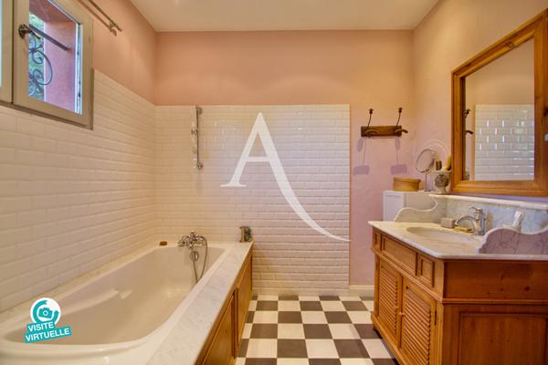 LATTES / MAURIN - MAISON INDÉPENDANTE - T5 DE 138 M² - TERRAIN 10 000 M² - PISCINE - CALME ABSOLU - VIGNES - SOUS-SOL INTÉGRAL