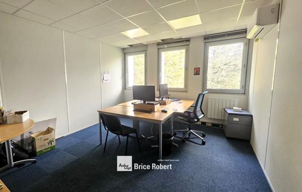 Bureaux à louer en sous location à Ecully dans parc