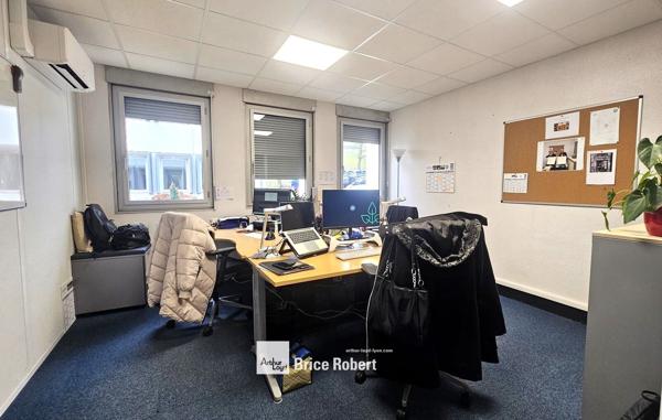 Bureaux à louer en sous location à Ecully dans parc