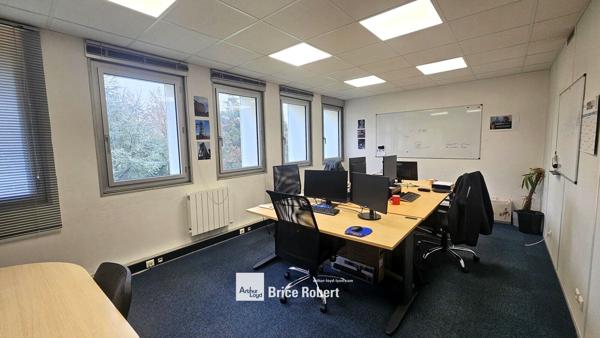 Bureaux à louer en sous location à Ecully dans parc