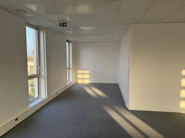 TOURS NORD BUREAUX A LOUER 233 M² 6 PARKINGS