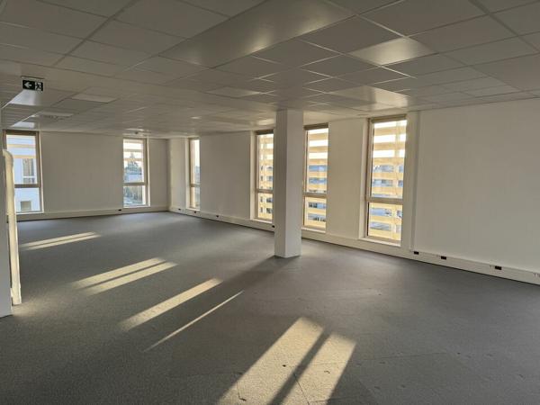 TOURS NORD BUREAUX A LOUER 233 M² 6 PARKINGS