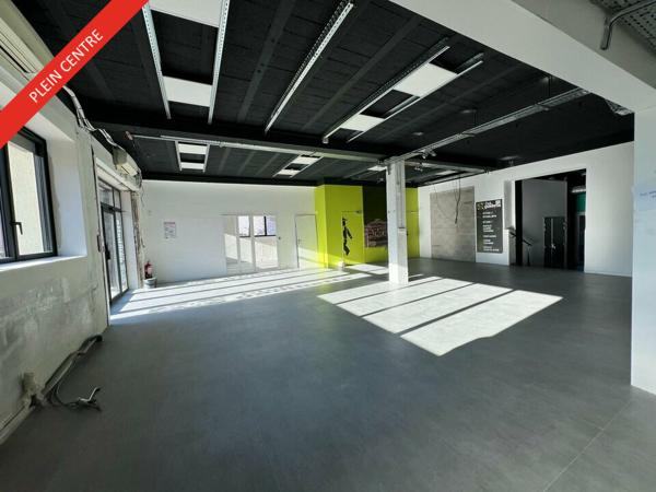 Bureau open space à louer à Bourg-les-Valence avec parking privatif