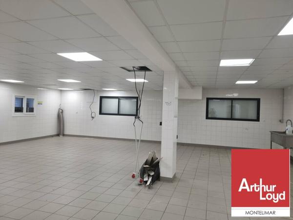 PIERRELATTE - A louer espace de bureaux et d'atelier au RDC de 228 m2 divisible