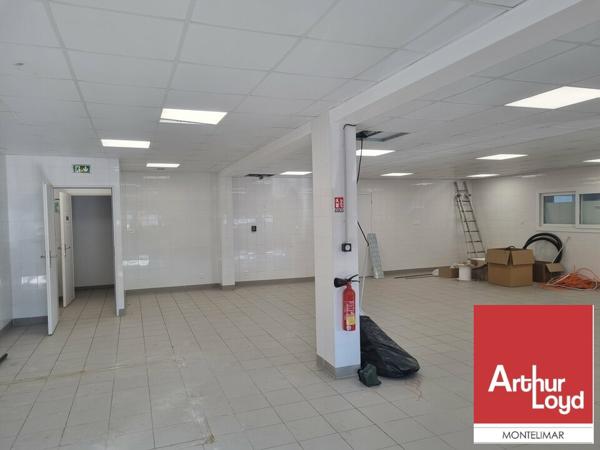 PIERRELATTE - A louer espace de bureaux et d'atelier au RDC de 228 m2 divisible