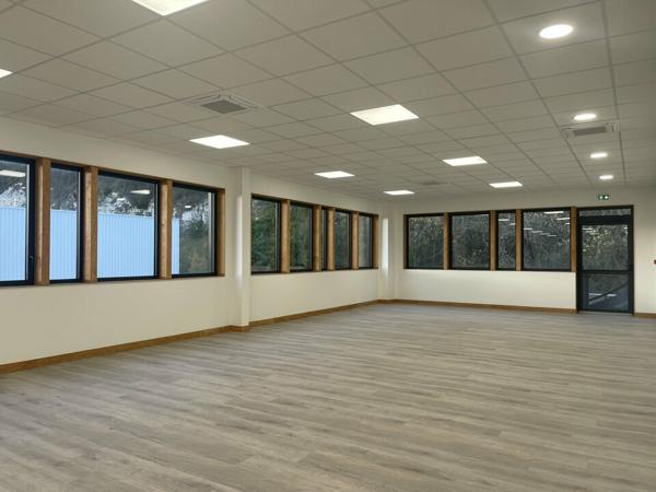 À LOUER - OUDALLE - BUREAUX NEUFS - 195 m²