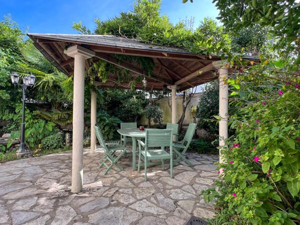 Villa 7 pièce(s) 4 chambre(s) 200 m²