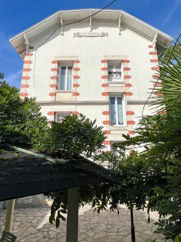 Villa 7 pièce(s) 4 chambre(s) 200 m²