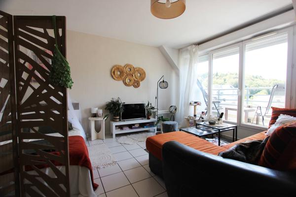 UN BEAU STUDIO À PROXIMITÉ DU CENTRE-VILLE. -