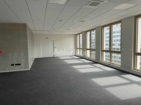 BUREAUX à LOUER de 1049 m²