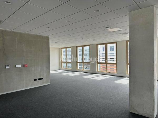 BUREAUX à LOUER de 1049 m²