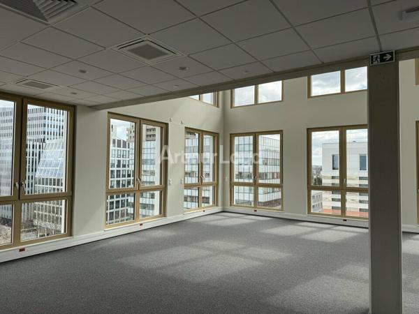 BUREAUX à LOUER de 1049 m²