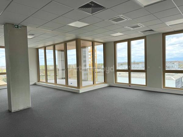 BUREAUX à LOUER de 1049 m²