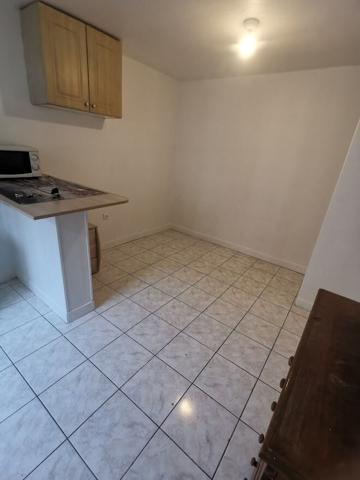 LE BOURGET GARE - STUDIO-15.70 m2 - 20M2 DE SURFACE TOTALE