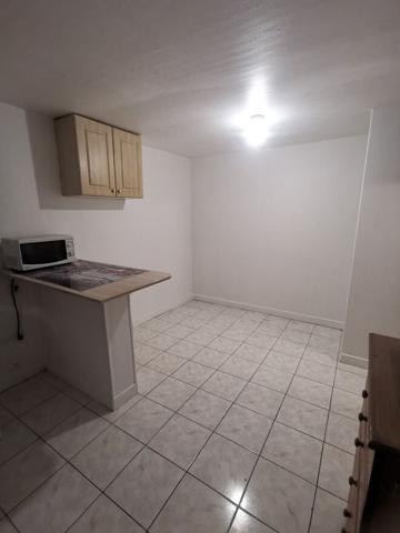 LE BOURGET GARE - STUDIO-15.70 m2 - 20M2 DE SURFACE TOTALE