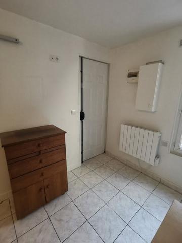 LE BOURGET GARE - STUDIO-15.70 m2 - 20M2 DE SURFACE TOTALE