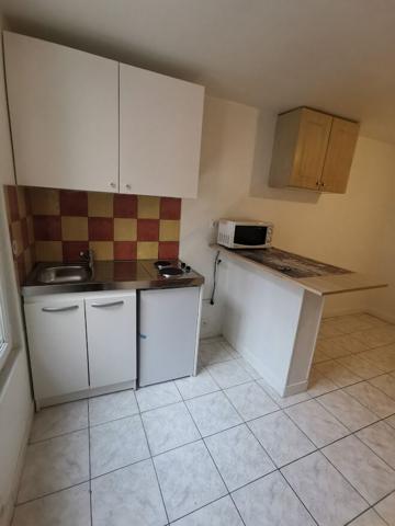 LE BOURGET GARE - STUDIO-15.70 m2 - 20M2 DE SURFACE TOTALE