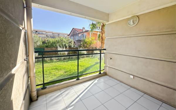 Appartement à vendre    2 pièces • 38 m2 Antibes