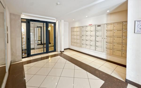 Appartement à vendre    2 pièces • 38 m2 Antibes