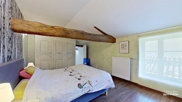 Maison ancienne rénovée avec charme – terrain paysagé, piscine et annexes