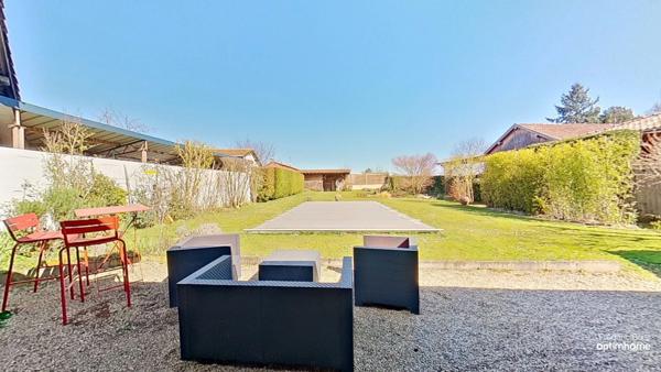 Maison ancienne rénovée avec charme – terrain paysagé, piscine et annexes