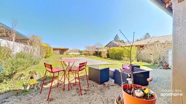 Maison ancienne rénovée avec charme – terrain paysagé, piscine et annexes