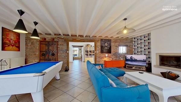 Maison ancienne rénovée avec charme – terrain paysagé, piscine et annexes