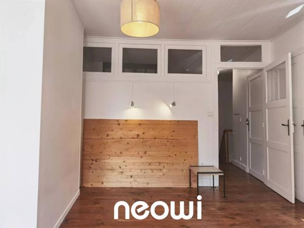 Maison de ville avec balcon et potentiel de logement indépendant