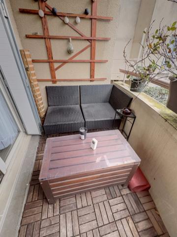 Appartement
                                                                                                                                                                                                                                                                                                                        2 pièce(s)                                                                                                                                                                                                          1 chambre(s)                                                                                                                                                                                                          45.33  m²