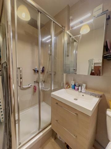 Appartement
                                                                                                                                                                                                                                                                                                                        2 pièce(s)                                                                                                                                                                                                          1 chambre(s)                                                                                                                                                                                                          45.33  m²