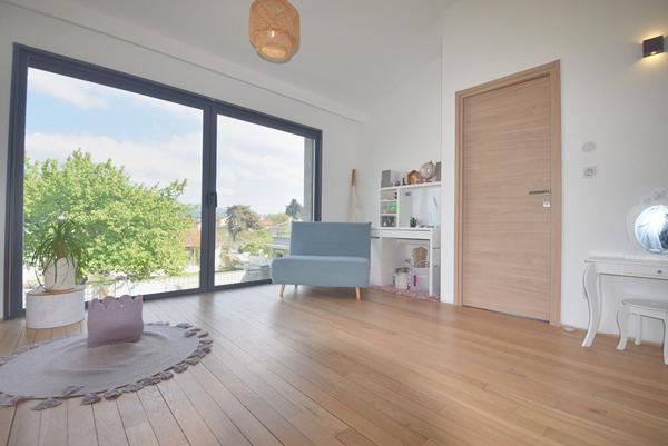 Maison  récente Chazay D Azergues 6 pièce(s) 200 m2 avec jardin , au calme