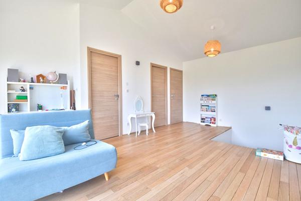 Maison  récente Chazay D Azergues 6 pièce(s) 200 m2 avec jardin , au calme