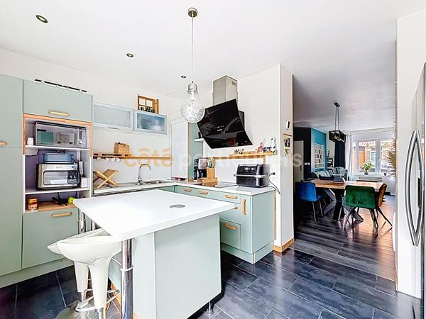 Vente
                Maison85 m² - 4 Pièces -
                    ARMENTIERES (59280)