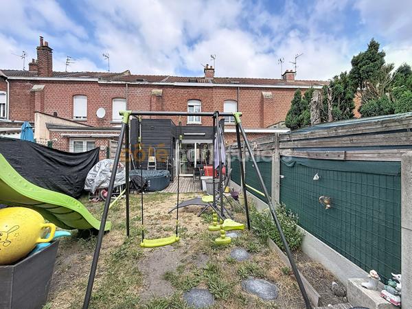 Vente
                Maison85 m² - 4 Pièces -
                    ARMENTIERES (59280)