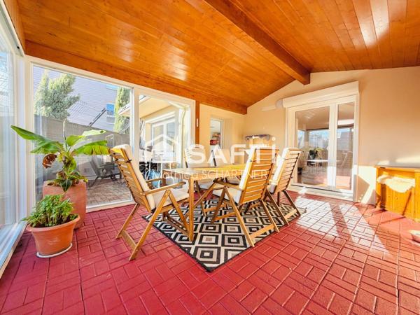 Maison - 7 pièces - 196m²