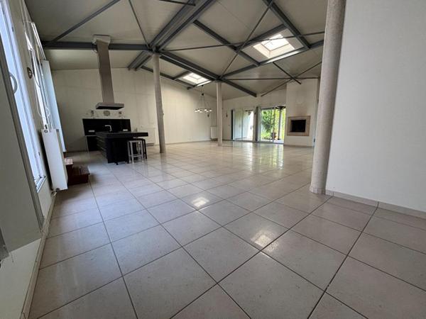 ensemble  immobilier local commercial + habitation de caractére 6 pièce(s) 210 m2
