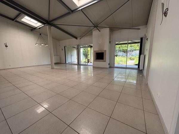ensemble  immobilier local commercial + habitation de caractére 6 pièce(s) 210 m2