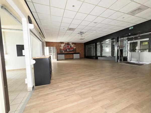 ensemble  immobilier local commercial + habitation de caractére 6 pièce(s) 210 m2
