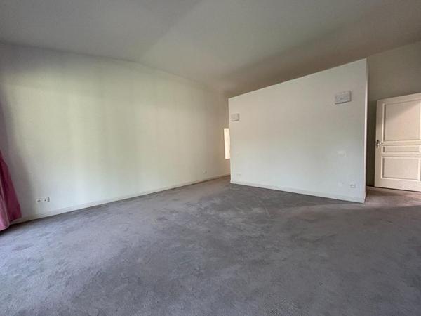 ensemble  immobilier local commercial + habitation de caractére 6 pièce(s) 210 m2