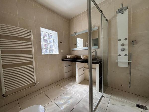 ensemble  immobilier local commercial + habitation de caractére 6 pièce(s) 210 m2